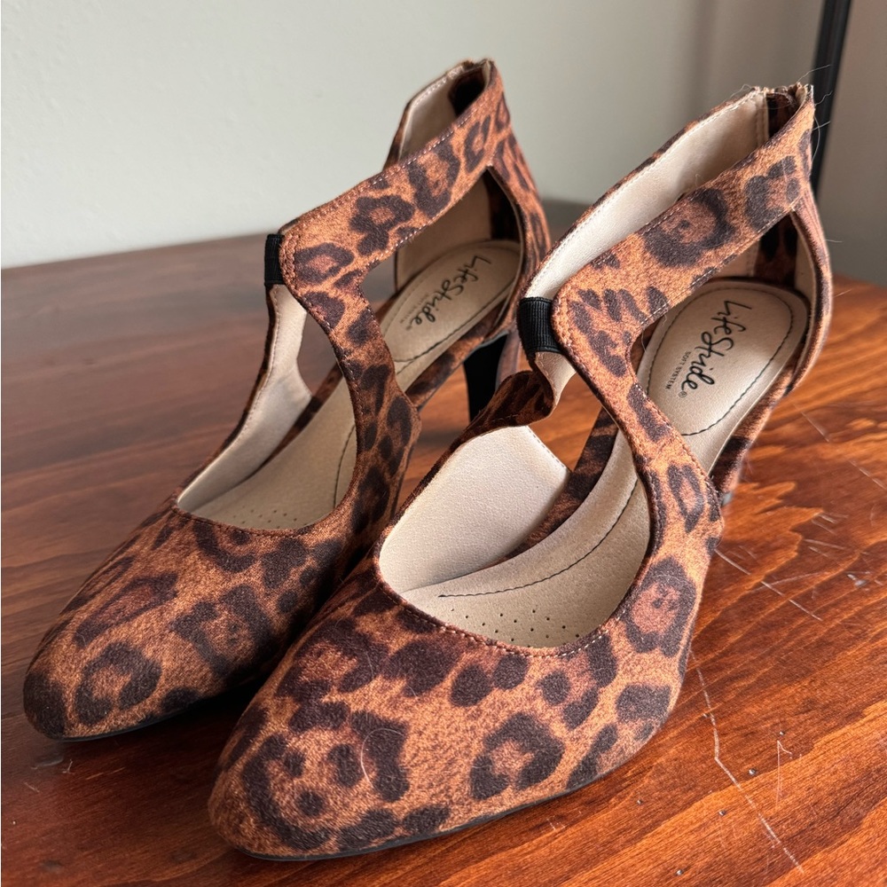 NWOT Life Stride Leopard Print Heel - Size 10